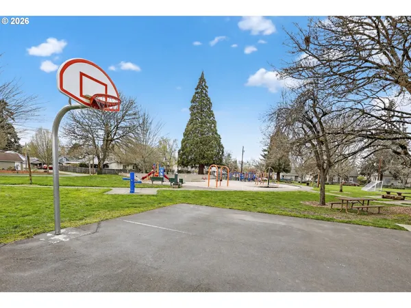 $415,000 | 352 21st Street Northeast, Salem, OR 97301