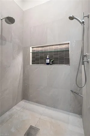 $2,595,000 | 1070 5th Street South, Unit 4, Naples, FL 34102