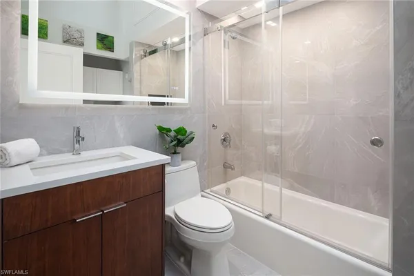 $2,595,000 | 1070 5th Street South, Unit 4, Naples, FL 34102