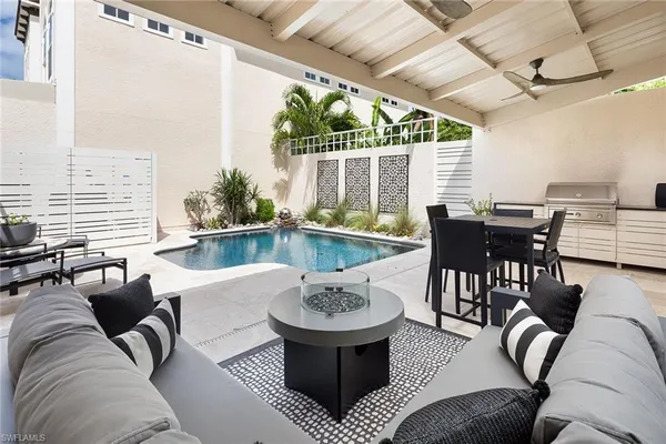 $2,595,000 | 1070 5th Street South, Unit 4, Naples, FL 34102