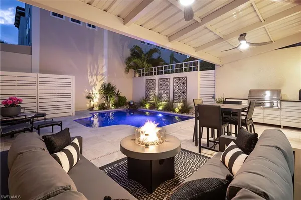 $2,595,000 | 1070 5th Street South, Unit 4, Naples, FL 34102