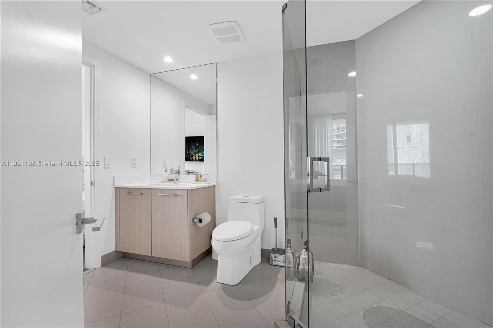 45 Southwest 9th Street, Unit 2901 Miami, FL 33130 - Photo 16 of 29 a bathroom with a sink toilet and shower