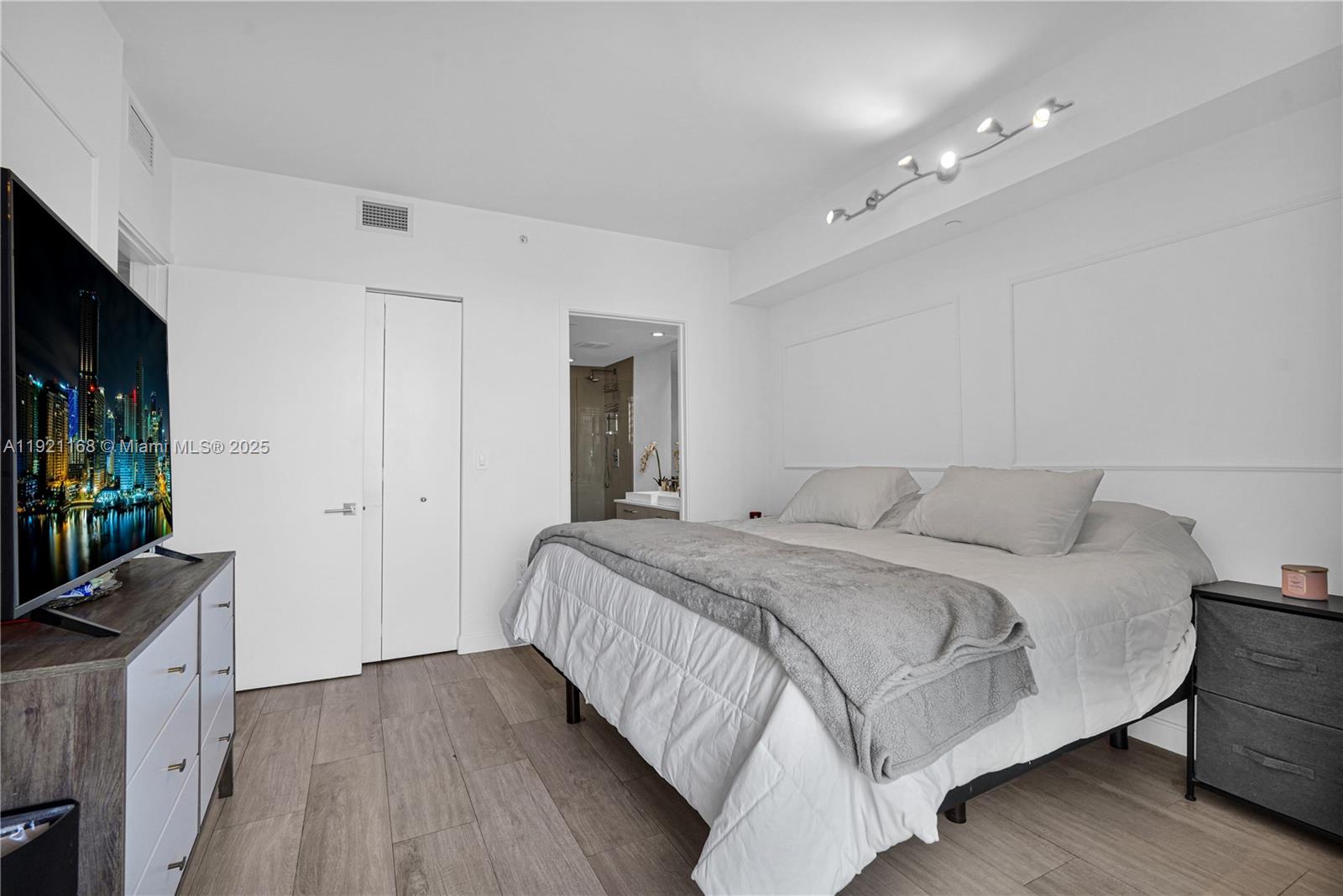 45 Southwest 9th Street, Unit 2901 Miami, FL 33130 - Photo 10 of 29 a spacious bedroom with a bed and a flat screen tv