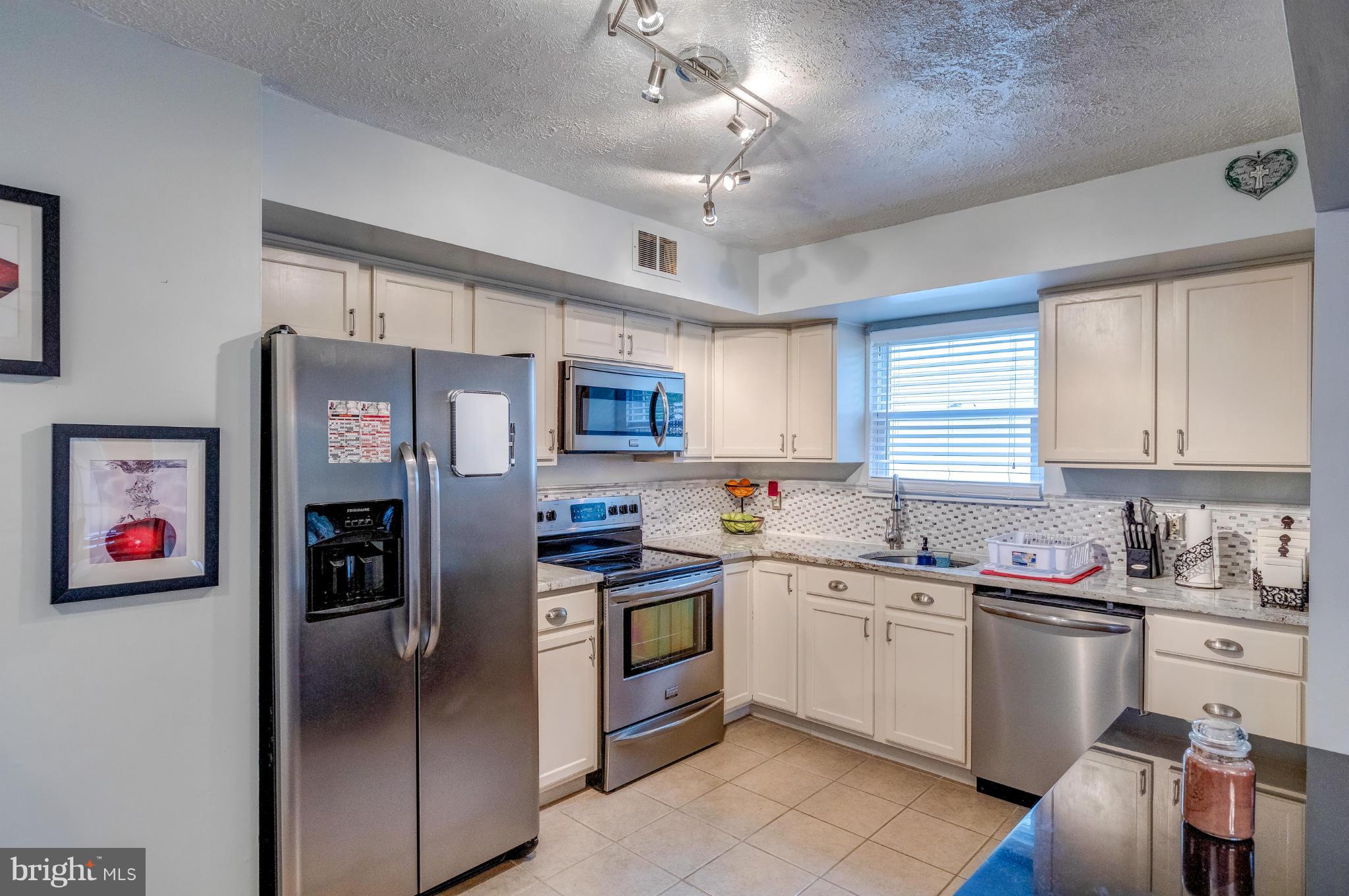 1814 Laurel Road Edgewater, MD 21037 - Photo 14 of 29 Kitchen