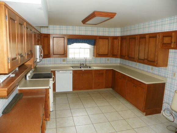 212 South Gray Road Connersville, IN 47331 - Photo 3 of 15 Gallery Image 3