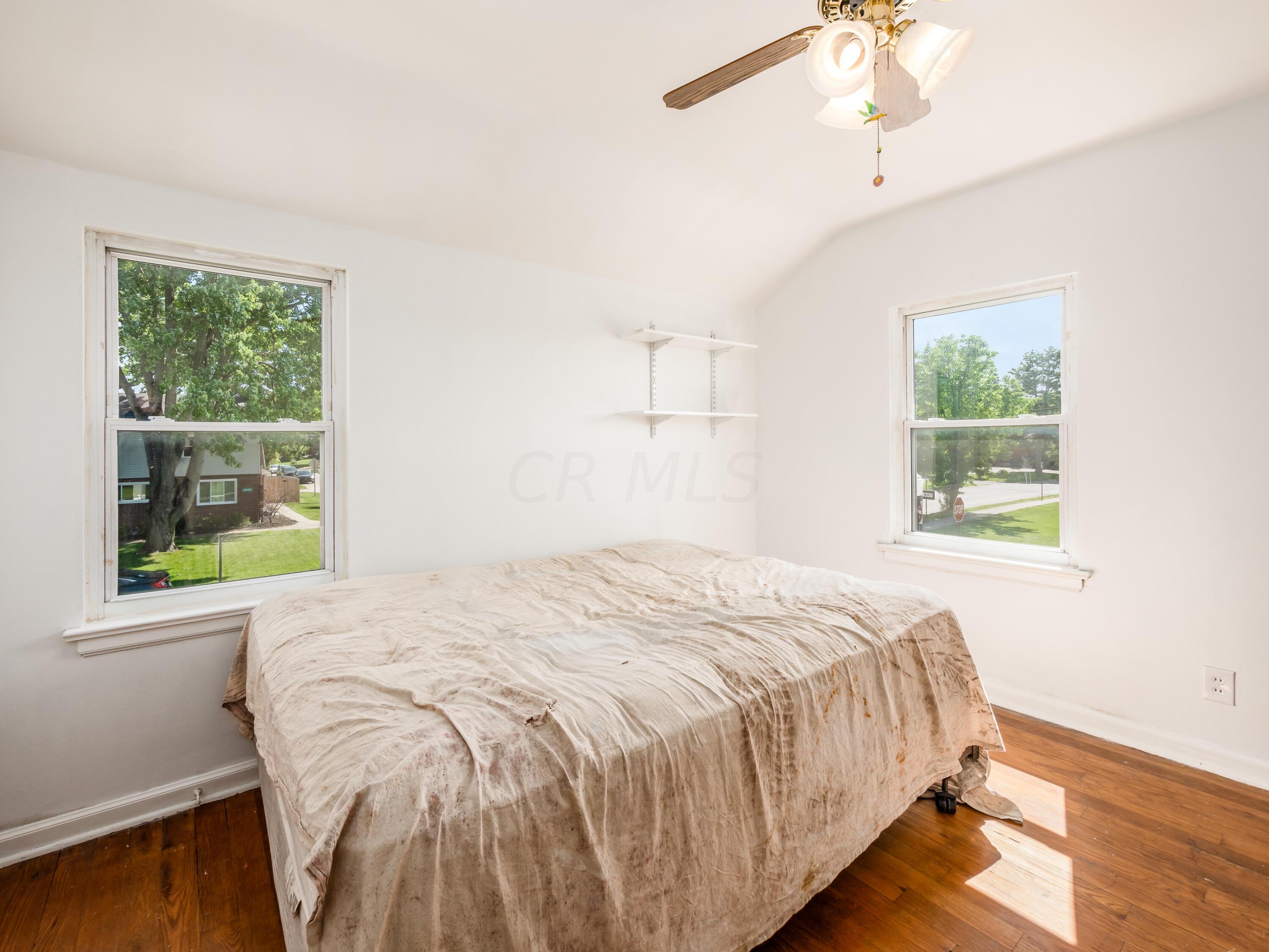 3032 Wicklow Road Columbus, OH 43204 - Photo 24 of 34 CEILING FANS AND ORIGINAL HARDWOOD FLOORS