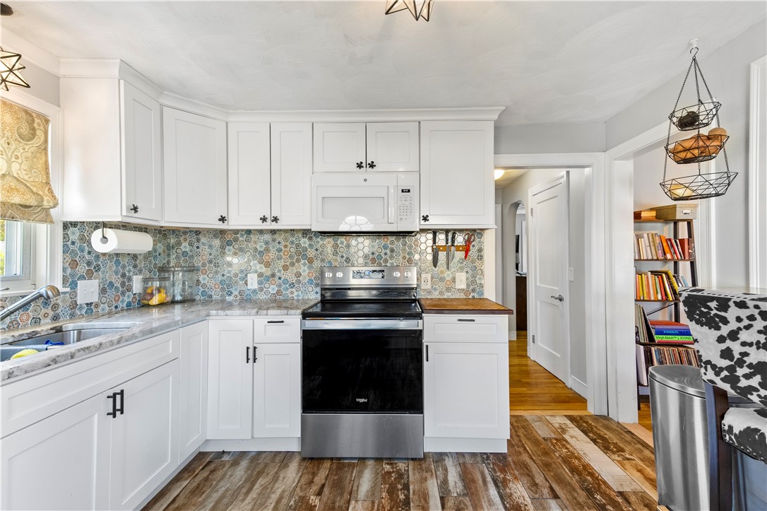 328 Maple Street Warwick, RI 02888 - Photo 4 of 30