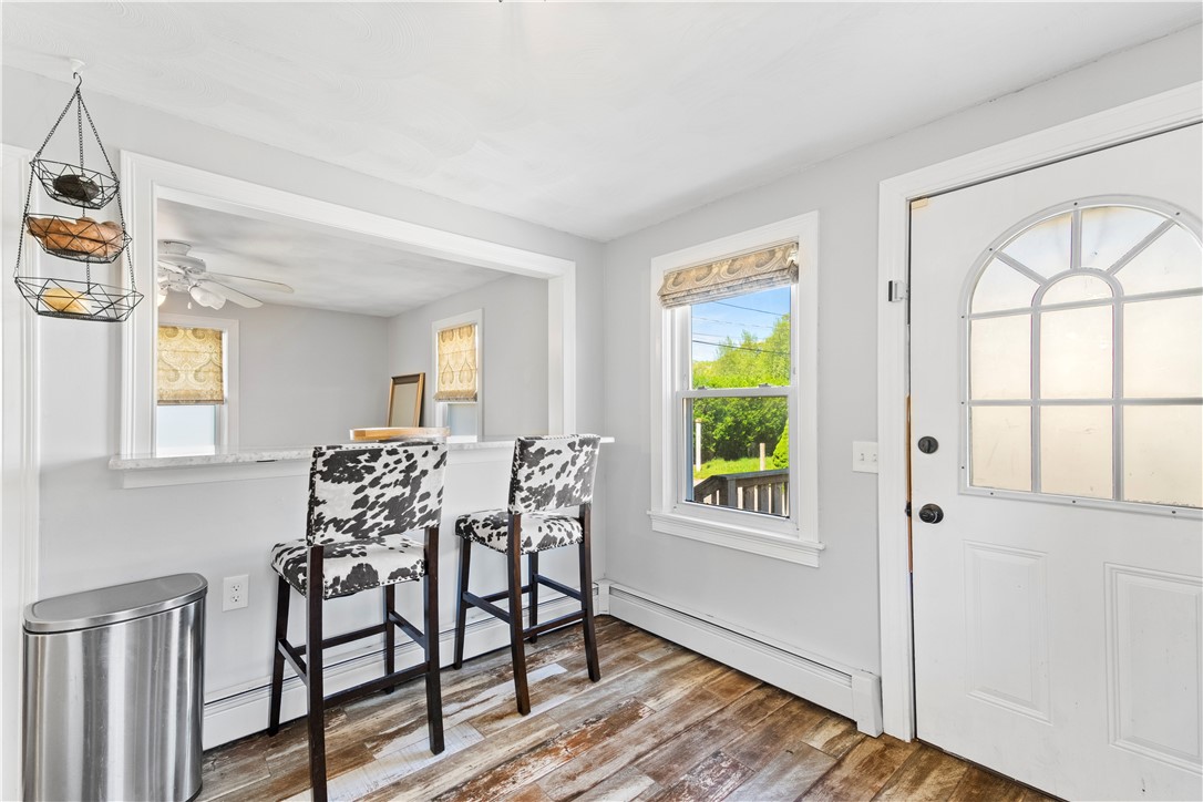 328 Maple Street Warwick, RI 02888 - Photo 5 of 30