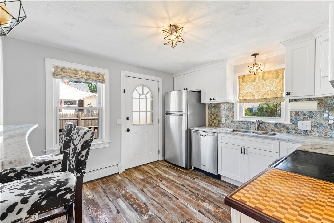 328 Maple Street Warwick, RI 02888 - Photo 6 of 30