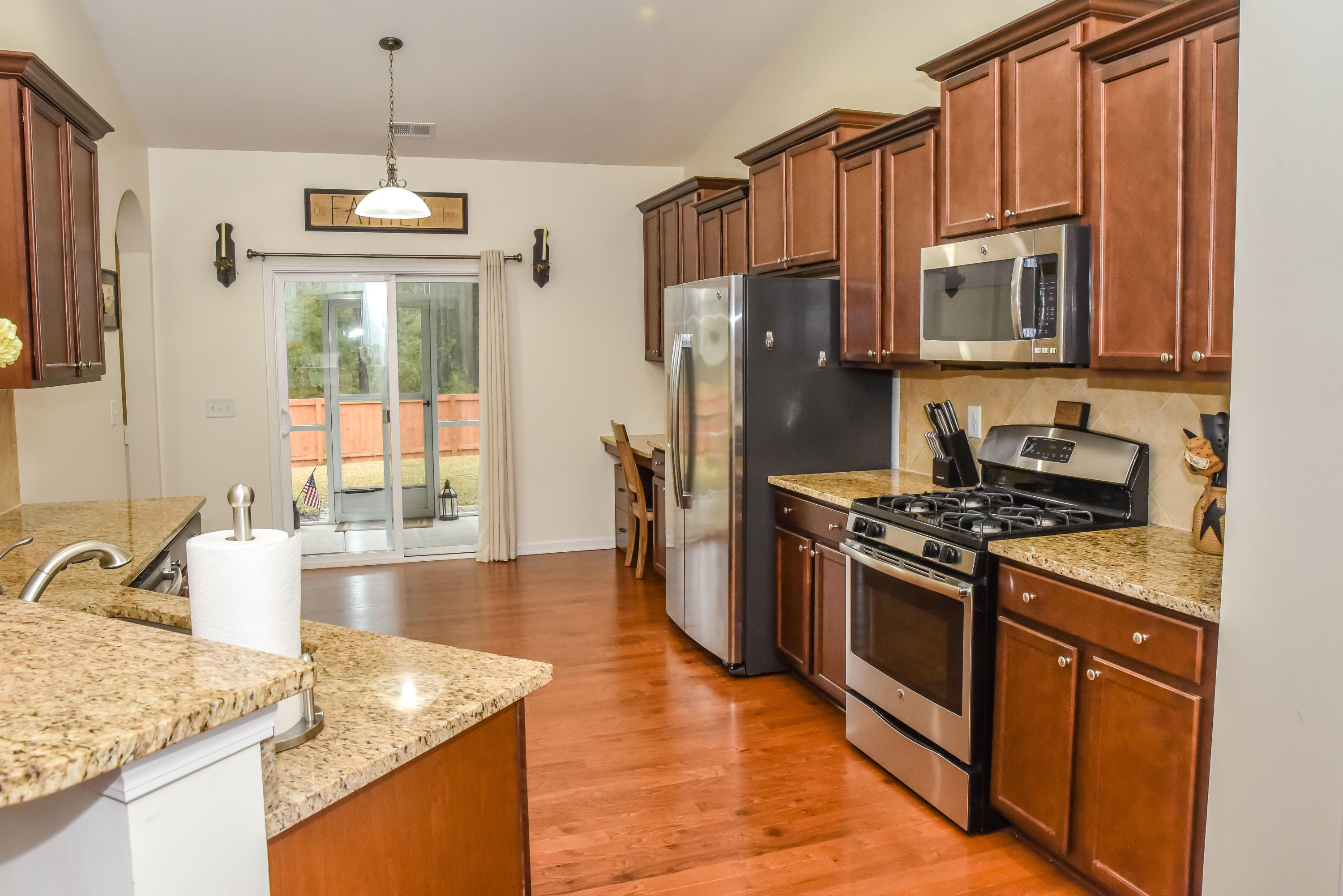323 Beautyberry Road Summerville, SC 29486 - Photo 8 of 40 323BeautyBerry-1