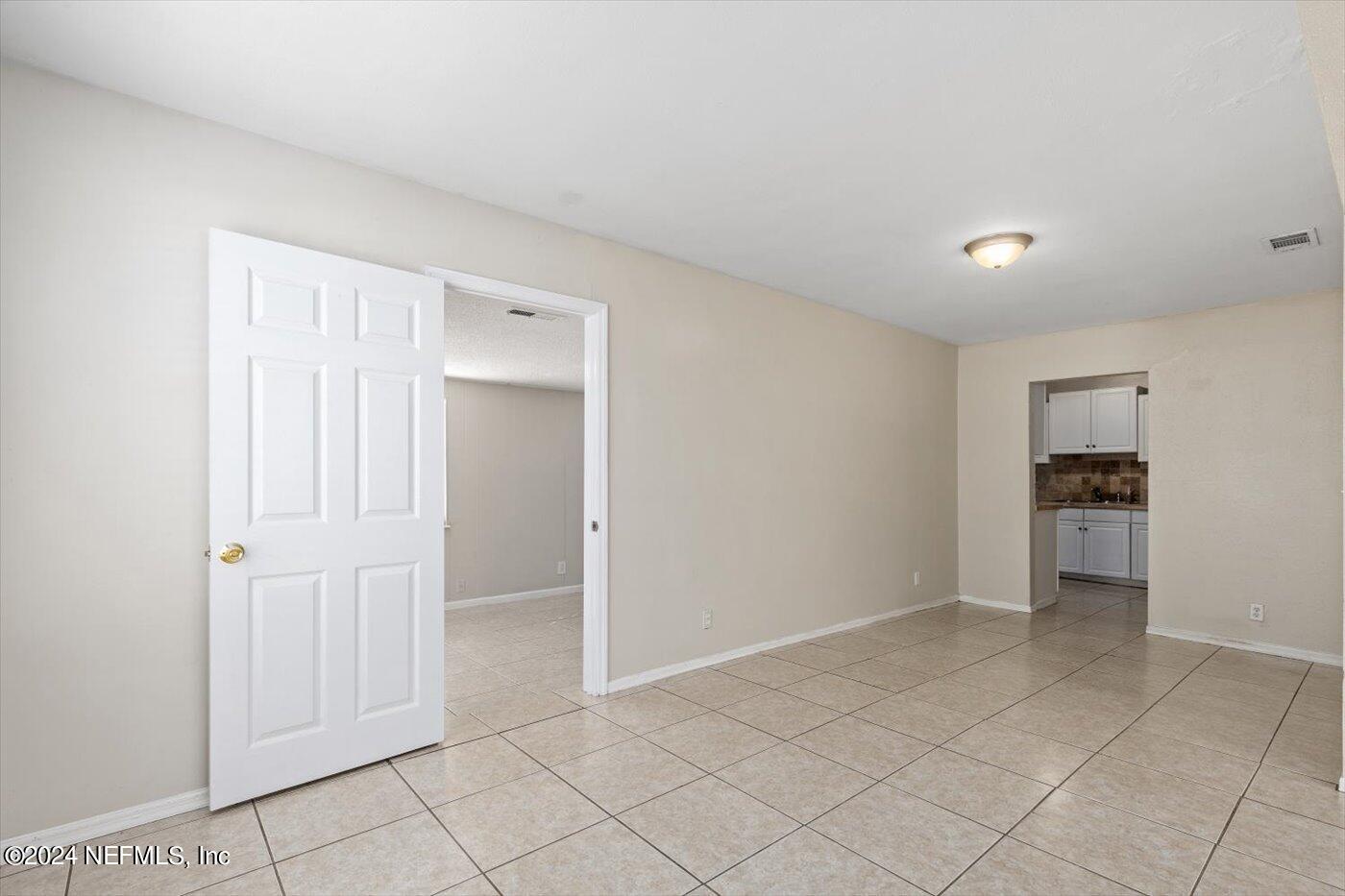 3724 South Lilly Road Jacksonville, FL 32207 - Photo 5 of 21 a view of an empty room