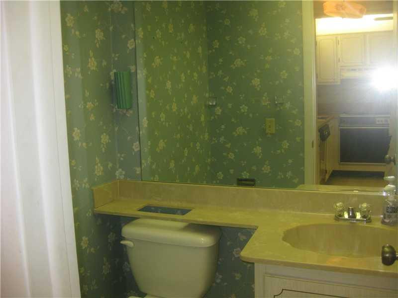 9233 Southwest 8th Street, Unit 118 Boca Raton, FL 33428 - Photo 3 of 12 Bathroom