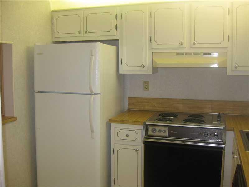 9233 Southwest 8th Street, Unit 118 Boca Raton, FL 33428 - Photo 10 of 12 Kitchen