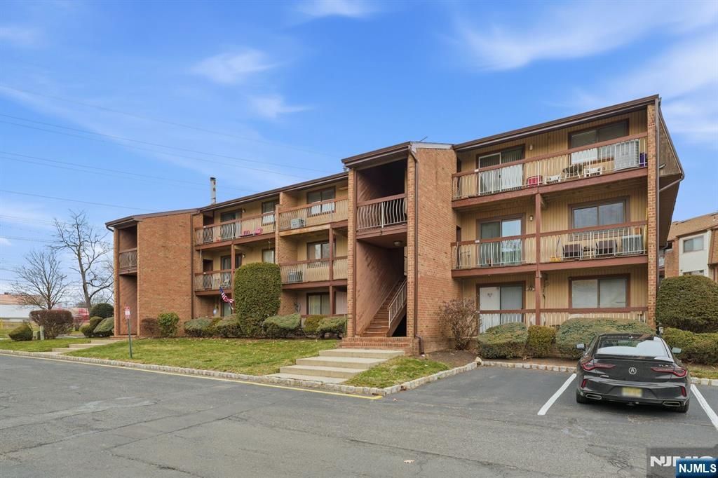 307 Edison Glen Terrace, Unit 307 Edison, NJ 08837 - Photo 10 of 10 a front view of a building