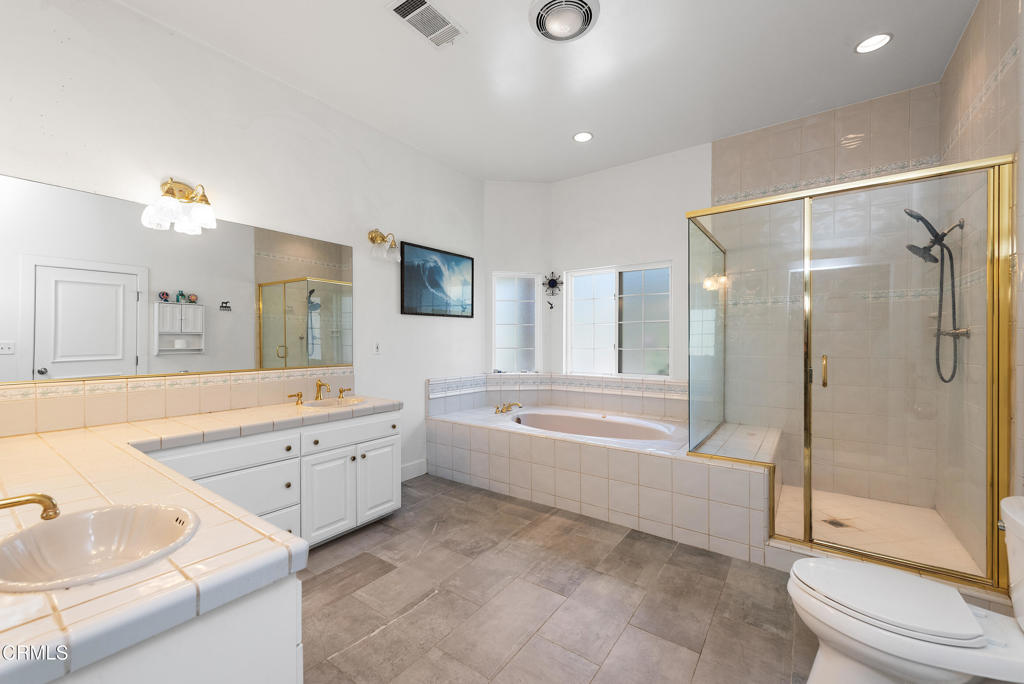 4850 North Moorpark Road Thousand Oaks, CA 91360 - Photo 29 of 54 a spacious bathroom with a tub sink toilet and a mirror