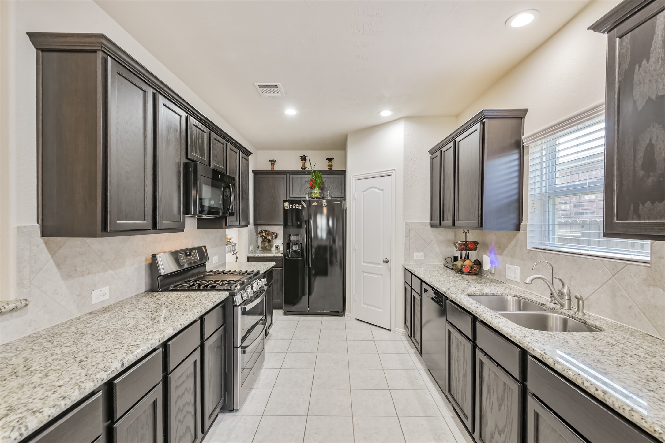 7527 Windsor Valley Lane Houston, TX 77049 - Photo 18 of 35 a kitchen with a sink stove and refrigerator