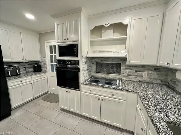 $449,000 | 5585 Kane Drive, Pfafftown, NC 27040