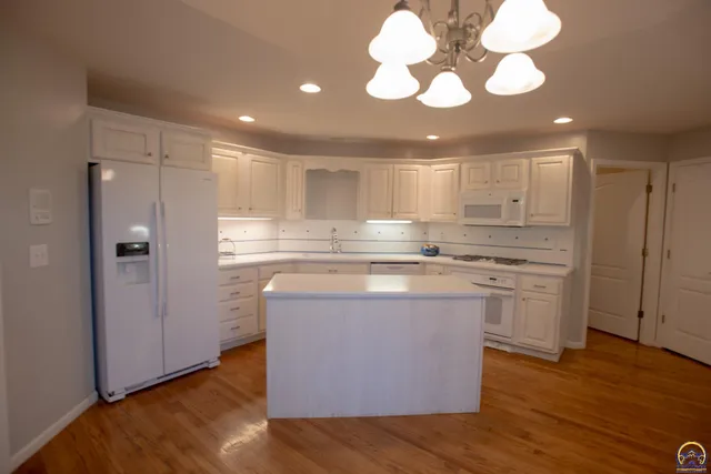 $360,000 | 6247 Southwest 40th Court, Topeka, KS 66610