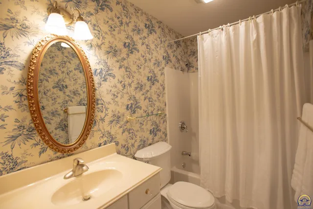 $360,000 | 6247 Southwest 40th Court, Topeka, KS 66610