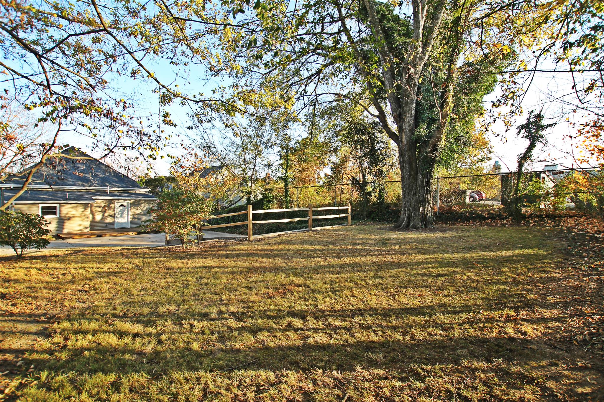 317 North Main Street Springfield, TN 37172 - Photo 27 of 30 a view of a fountain with large trees