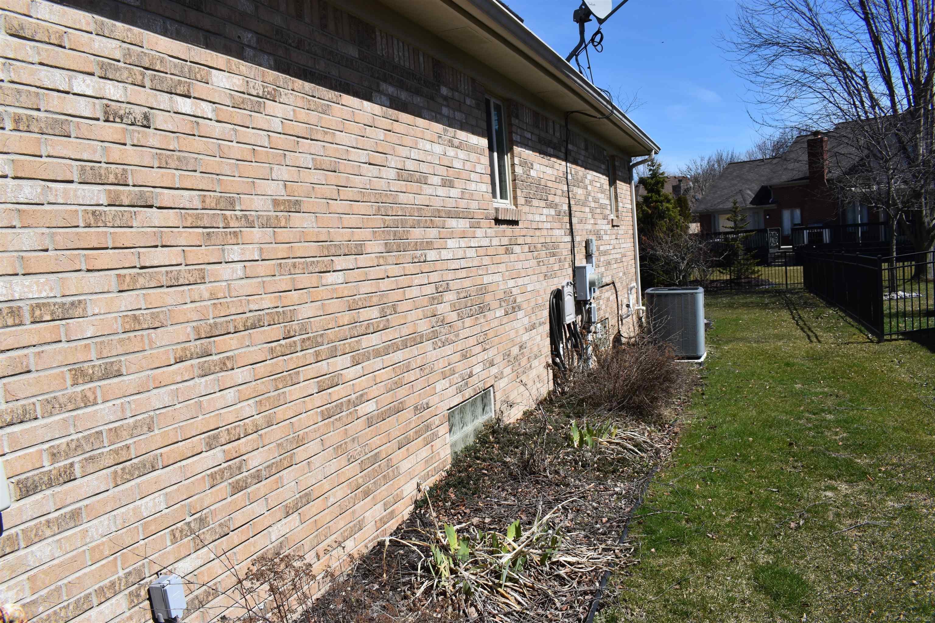 49242 Monte Road New Baltimore, MI 48047 - Photo 11 of 46 50105196-10.JPG