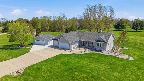 $599,900 | W7545 Country Drive, Beaver Dam, WI 53916