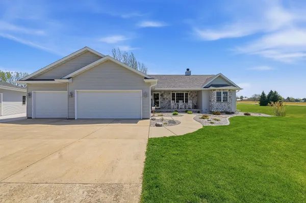 $599,900 | W7545 Country Drive, Beaver Dam, WI 53916