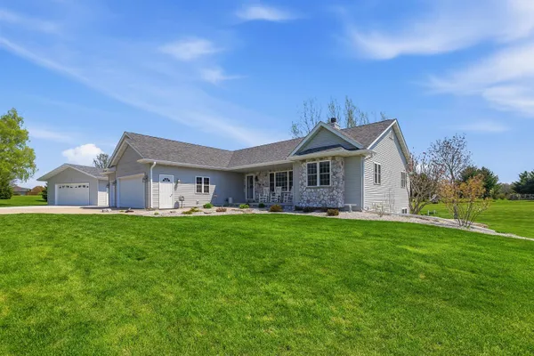 $599,900 | W7545 Country Drive, Beaver Dam, WI 53916