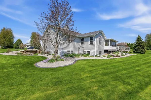 $599,900 | W7545 Country Drive, Beaver Dam, WI 53916