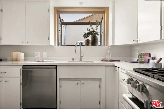 $1,249,000 | 644 North Screenland Drive, Burbank, CA 91505