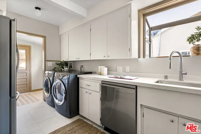 $1,249,000 | 644 North Screenland Drive, Burbank, CA 91505