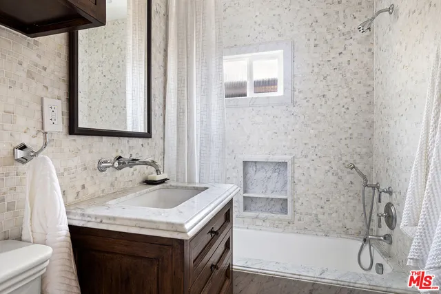 $1,249,000 | 644 North Screenland Drive, Burbank, CA 91505