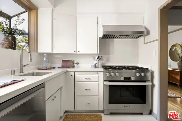 $1,249,000 | 644 North Screenland Drive, Burbank, CA 91505