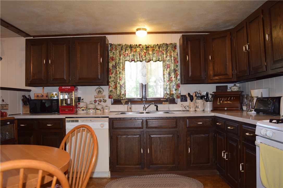 7 Magnolia Lane Coventry, RI 02816 - Photo 17 of 40