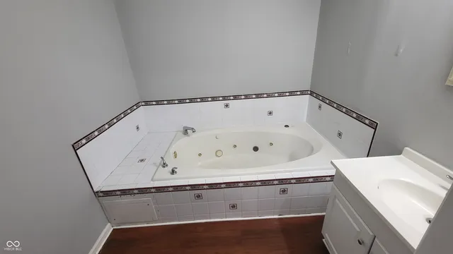 $1,275 | 2809 North Hawthorne Lane, Indianapolis, IN 46218