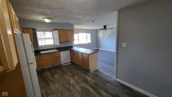 $1,275 | 2809 North Hawthorne Lane, Indianapolis, IN 46218