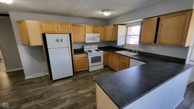 $1,275 | 2809 North Hawthorne Lane, Indianapolis, IN 46218