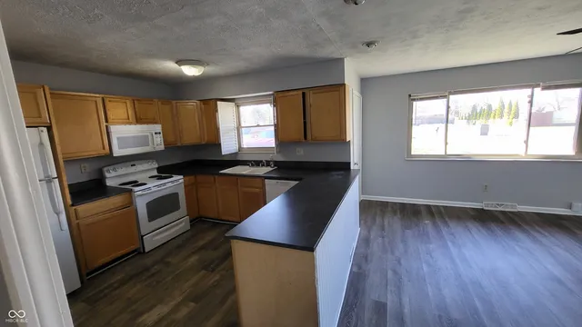 $1,275 | 2809 North Hawthorne Lane, Indianapolis, IN 46218