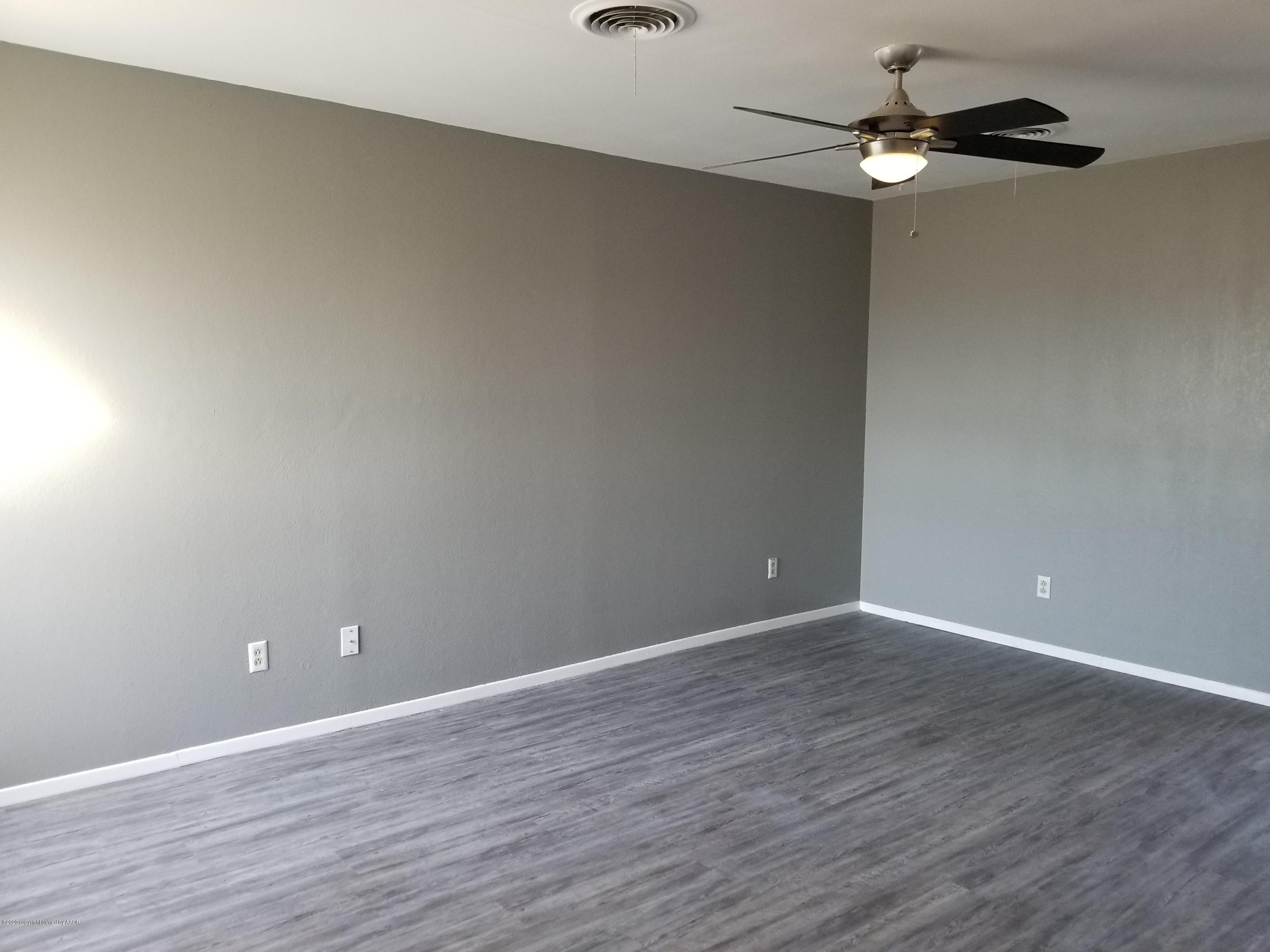 4415 South Crockett Street Amarillo, TX 79110 - Photo 8 of 12 20201117_154052_002