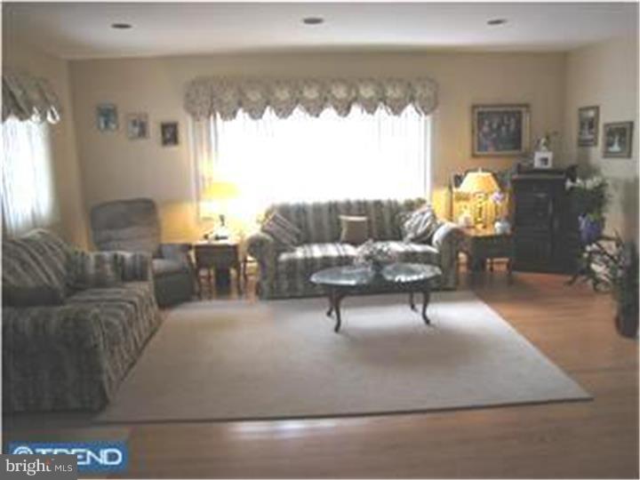 385 Sugartown Road Wayne, PA 19087 - Photo 3 of 13