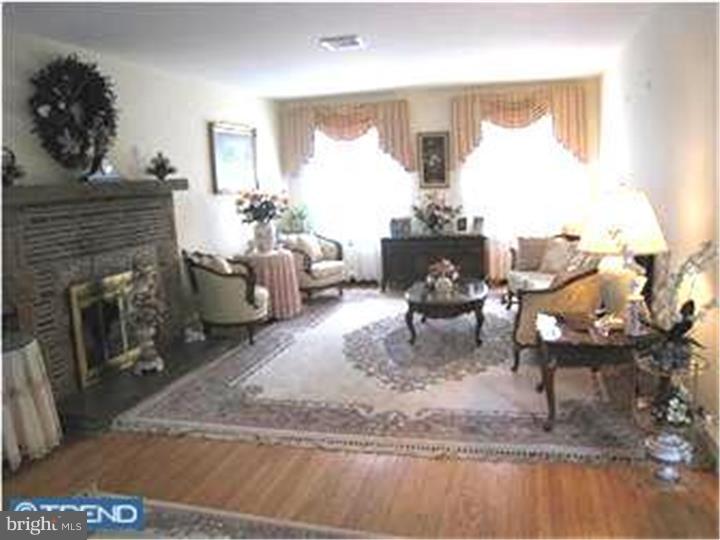 385 Sugartown Road Wayne, PA 19087 - Photo 5 of 13