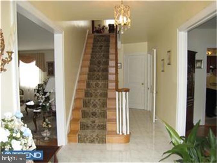 385 Sugartown Road Wayne, PA 19087 - Photo 6 of 13