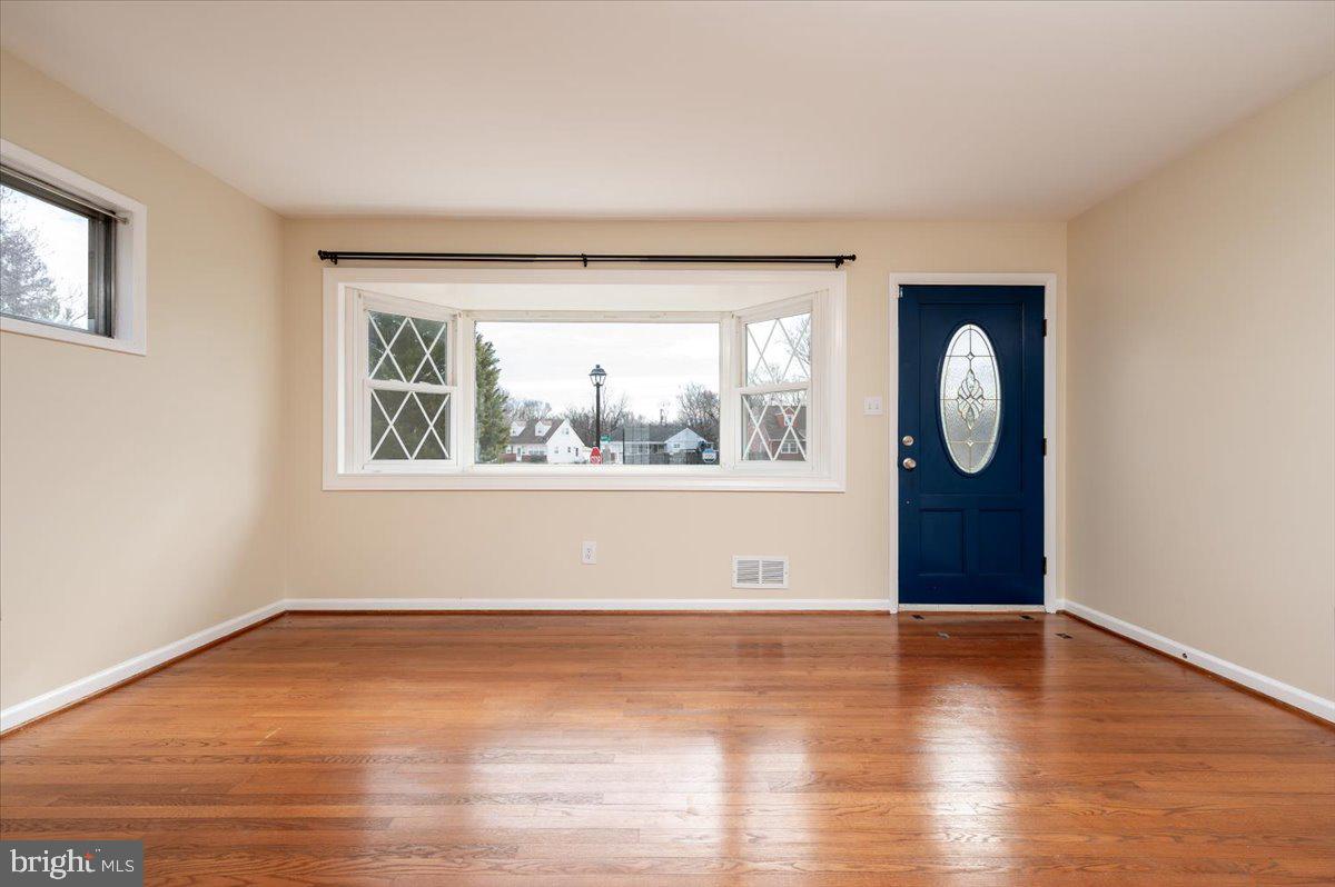 1848 Ridgewick Road Glen Burnie, MD 21061 - Photo 9 of 36 Living Room