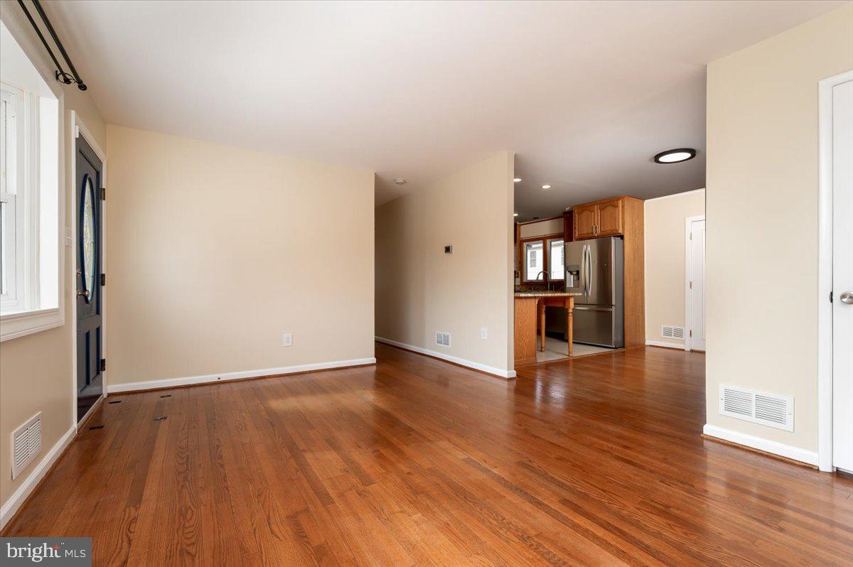 1848 Ridgewick Road Glen Burnie, MD 21061 - Photo 10 of 36 Living Room
