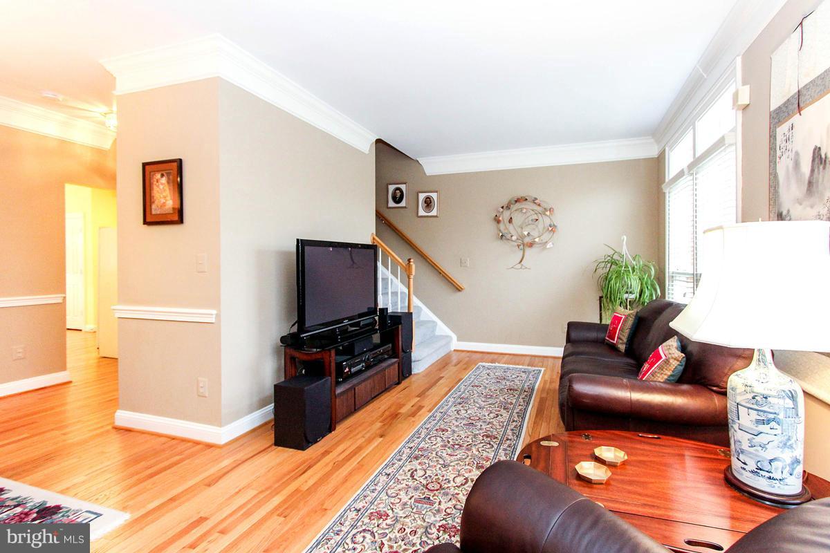 1364 Sundial Drive Reston, VA 20194 - Photo 15 of 30 Living Room