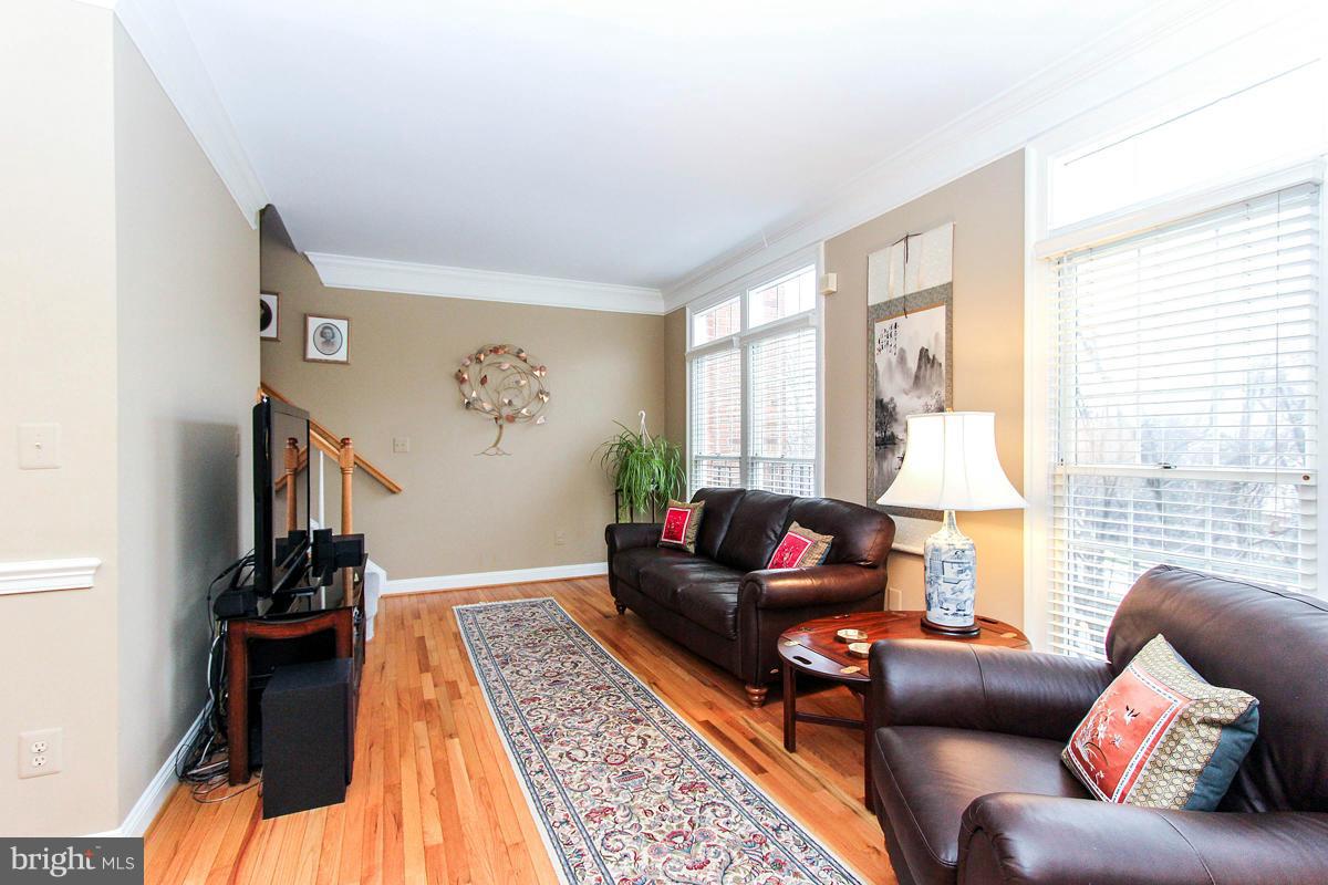 1364 Sundial Drive Reston, VA 20194 - Photo 17 of 30 Living Room