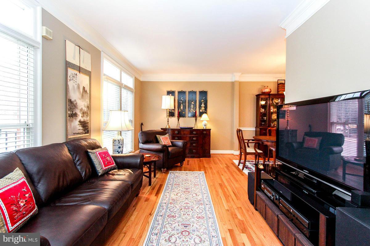 1364 Sundial Drive Reston, VA 20194 - Photo 18 of 30 Living Room
