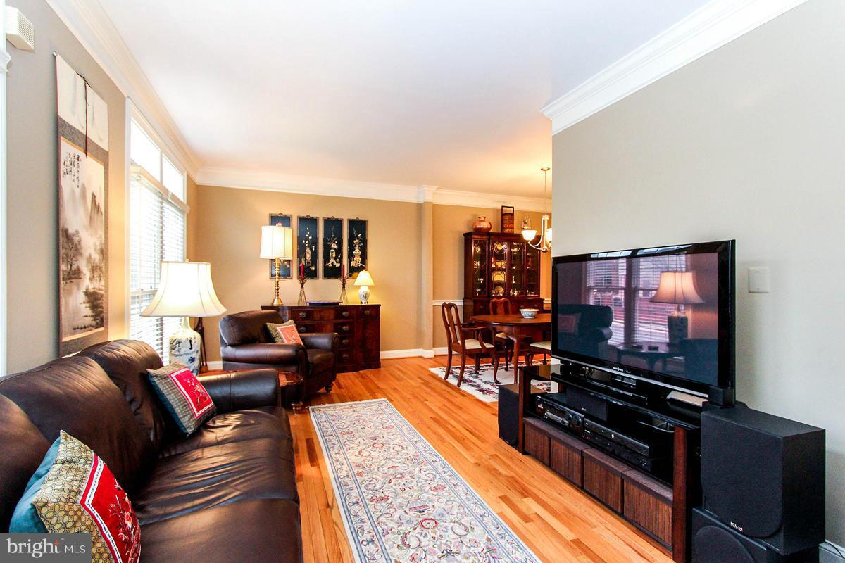 1364 Sundial Drive Reston, VA 20194 - Photo 19 of 30 Living Room