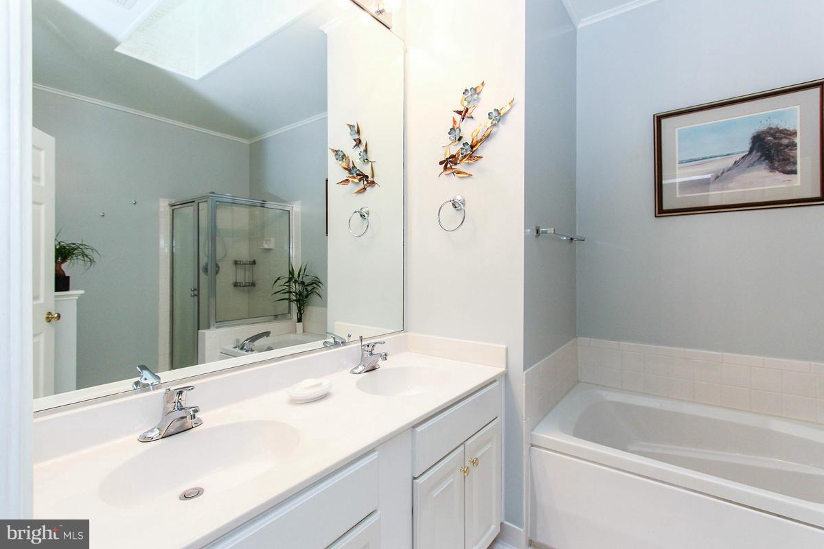 1364 Sundial Drive Reston, VA 20194 - Photo 23 of 30 Bath (Master)