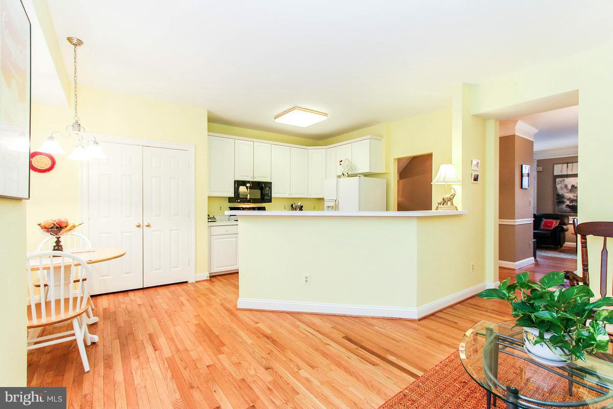 1364 Sundial Drive Reston, VA 20194 - Photo 7 of 30 Kitchen